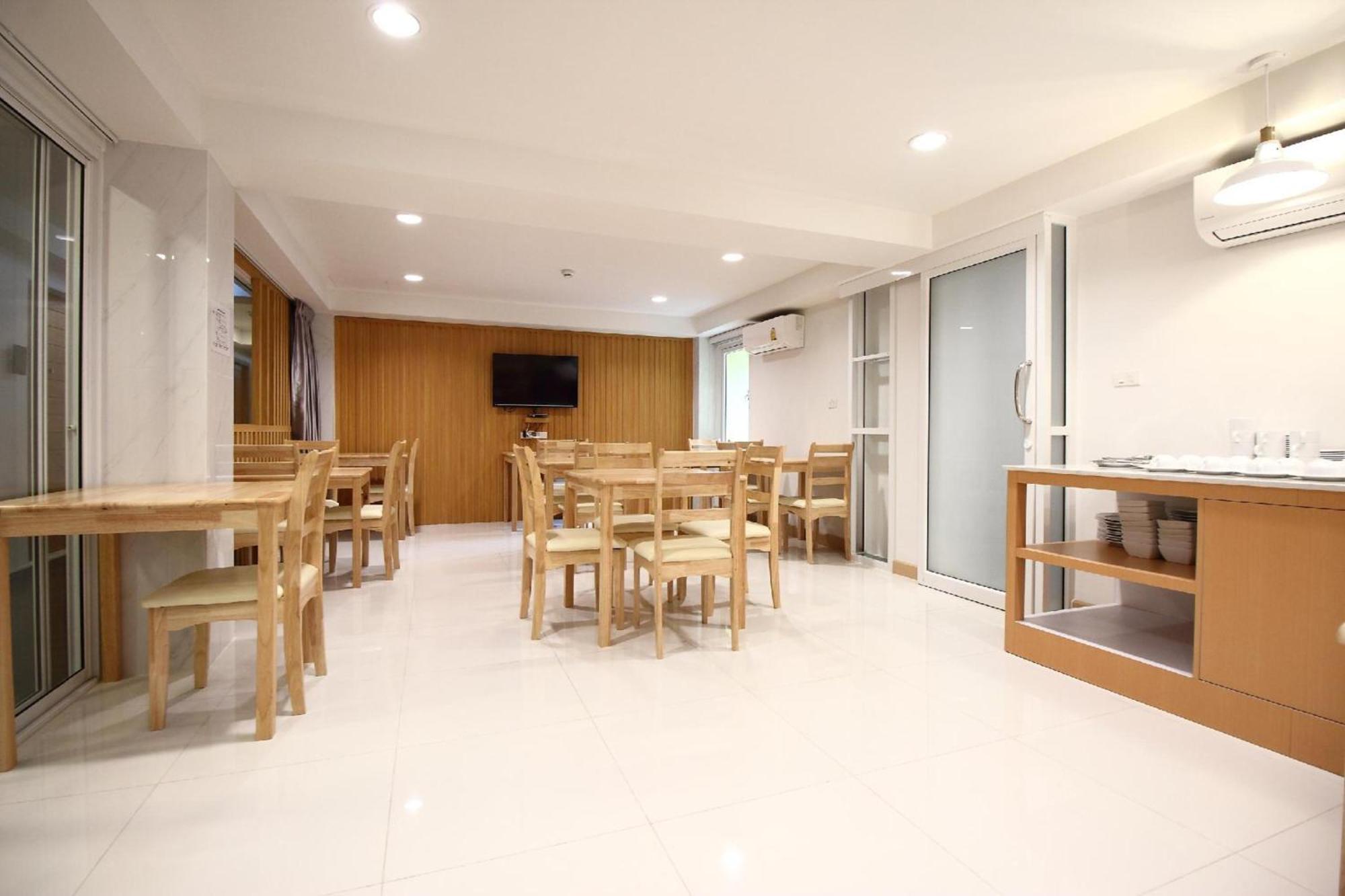 Super Oyo 483 Pannee Hotel Khaosan Banguecoque Exterior foto