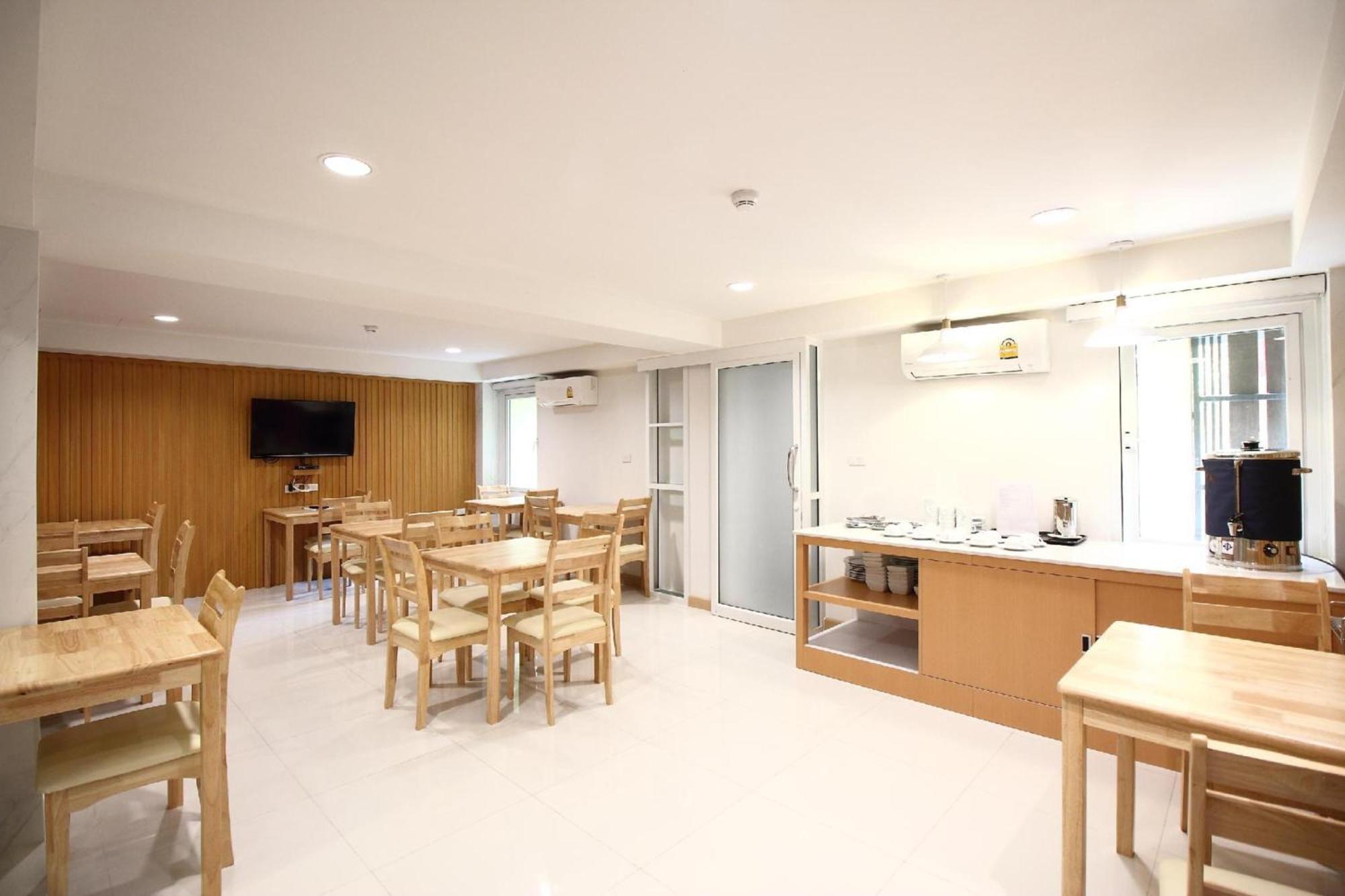 Super Oyo 483 Pannee Hotel Khaosan Banguecoque Exterior foto