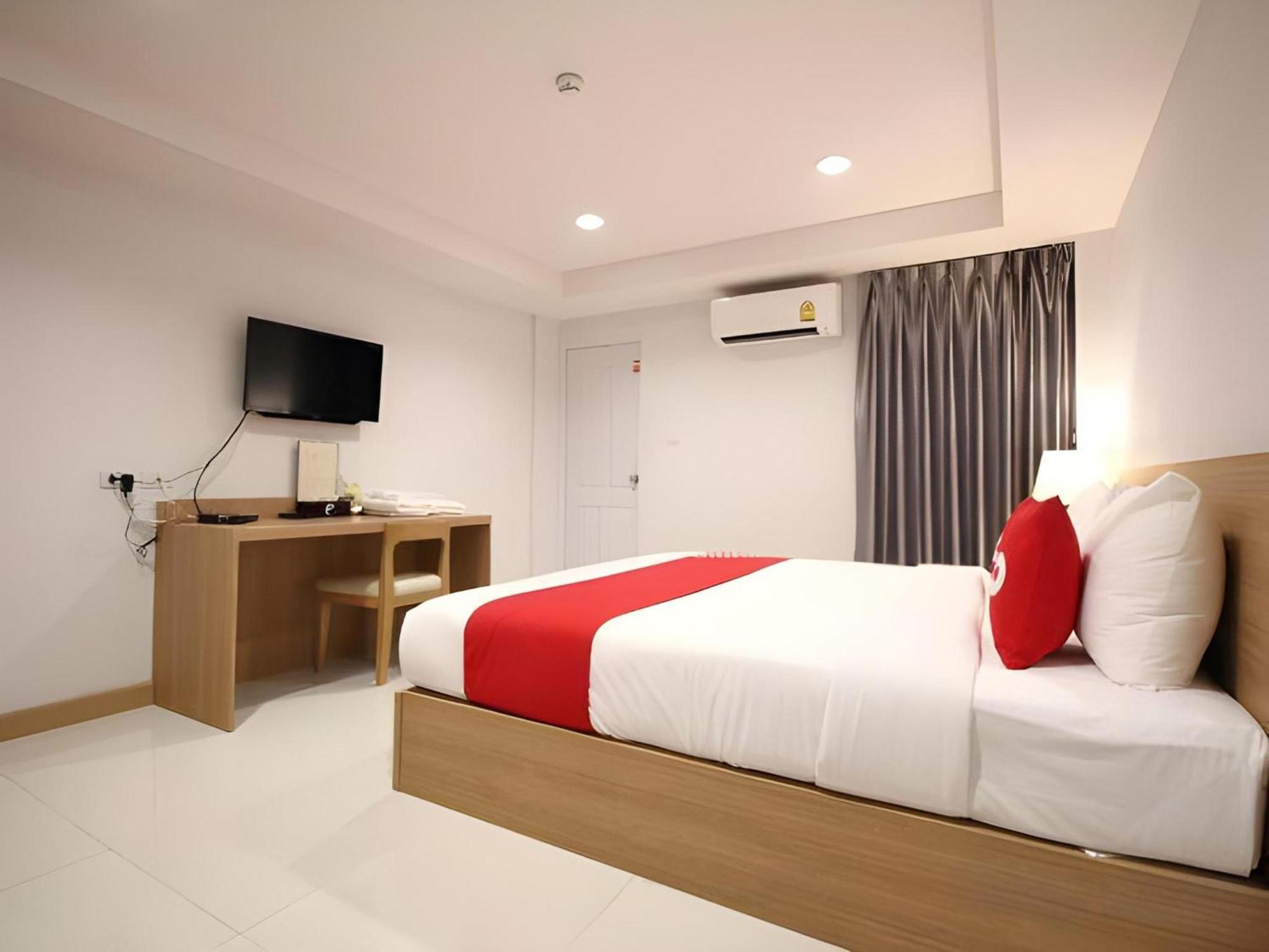 Super Oyo 483 Pannee Hotel Khaosan Banguecoque Exterior foto
